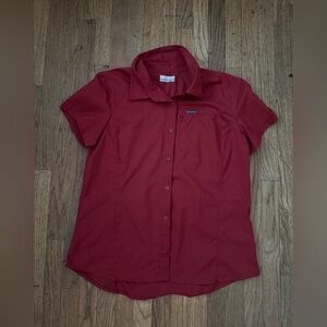 Columbia Sportswear Red Short-Sleeve
Shirt lightweight casual summer resort wear